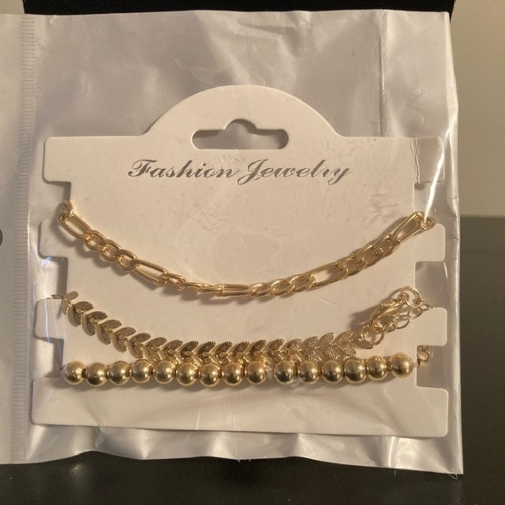 Fashion Jewlery golden three bracelets.